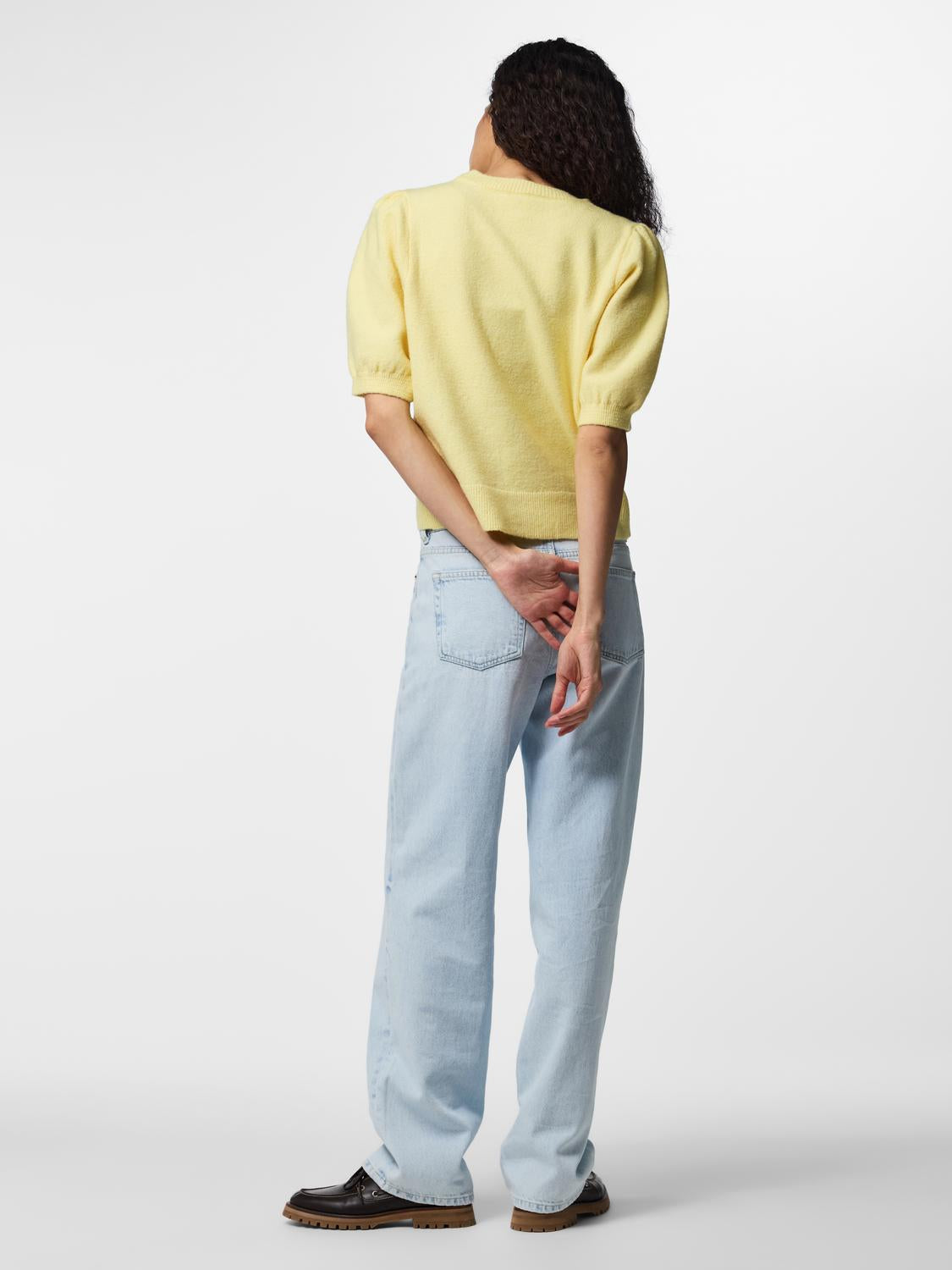 model_shot-back