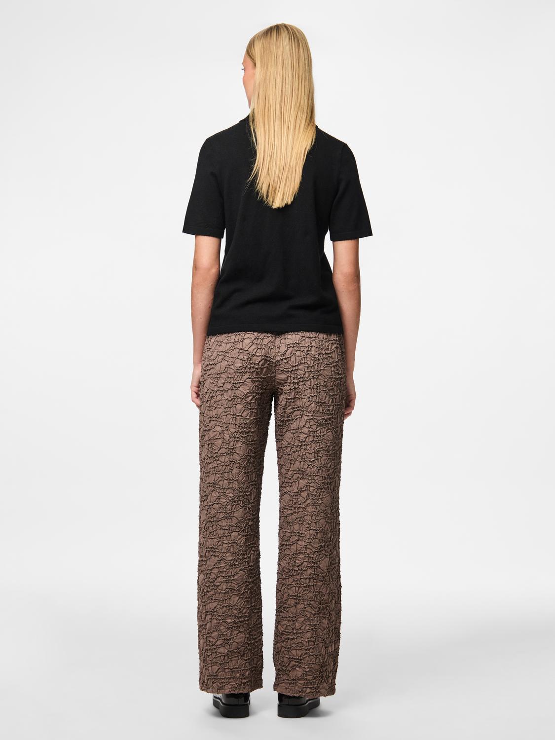 model_shot-back