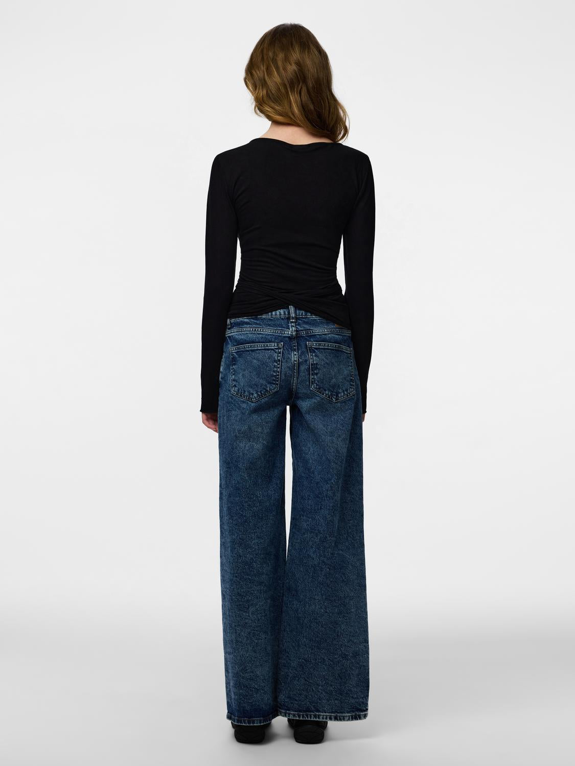 model_shot-back