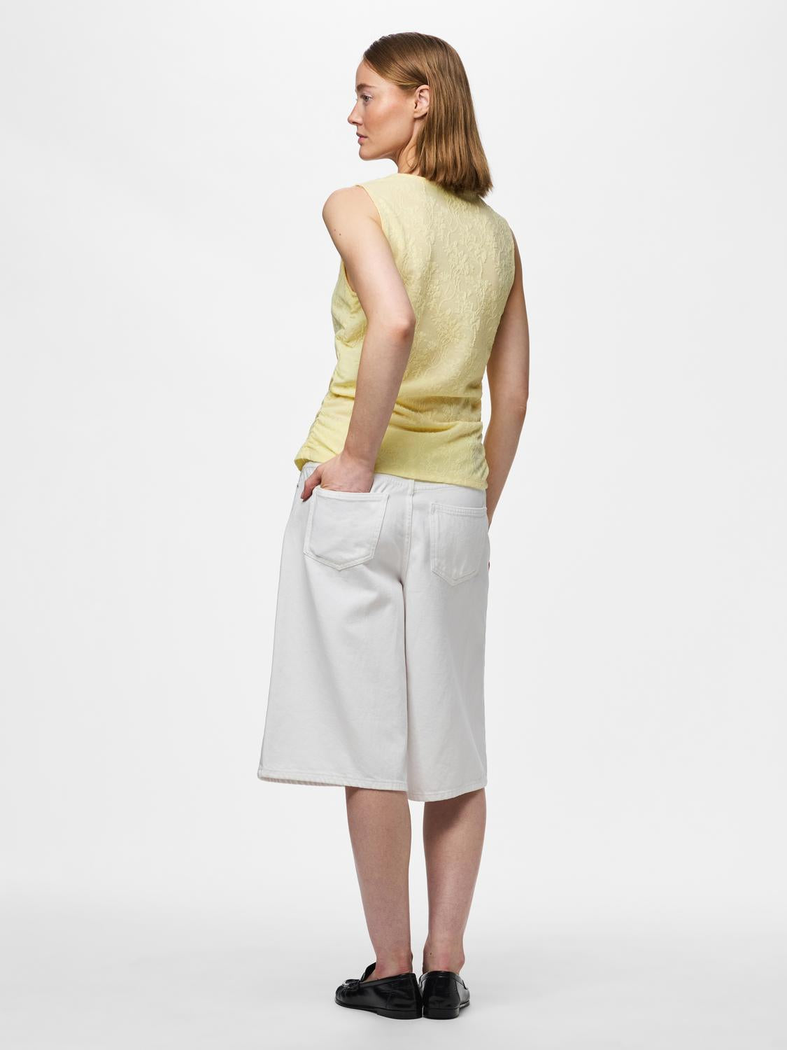 model_shot-back