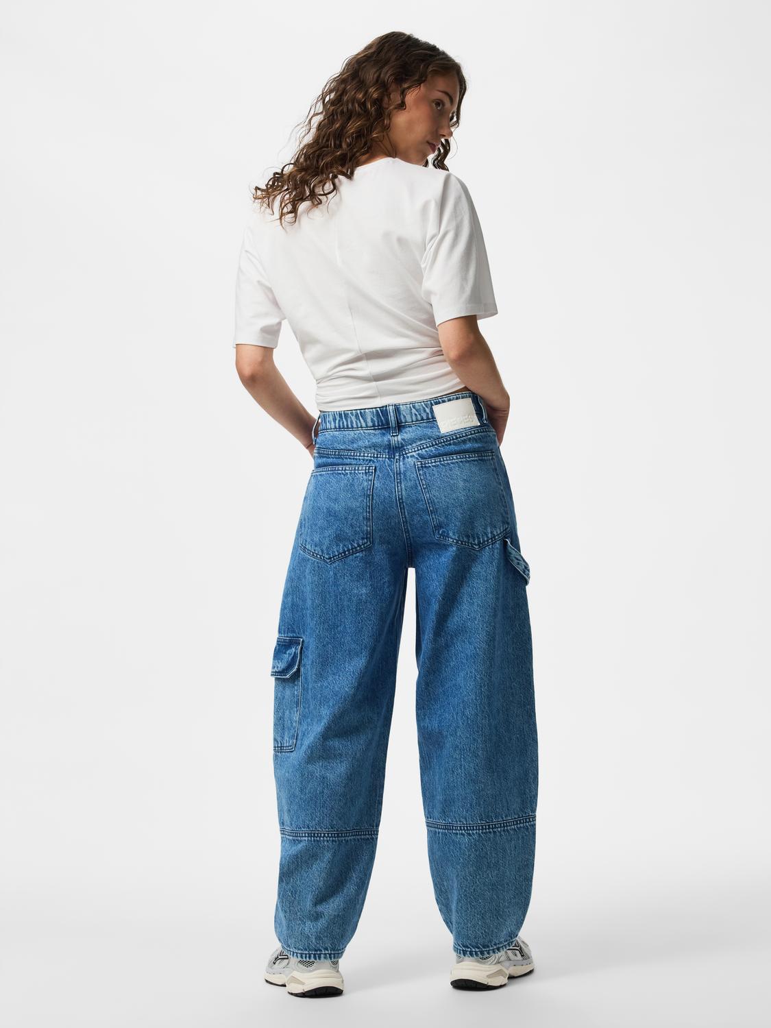 model_shot-back