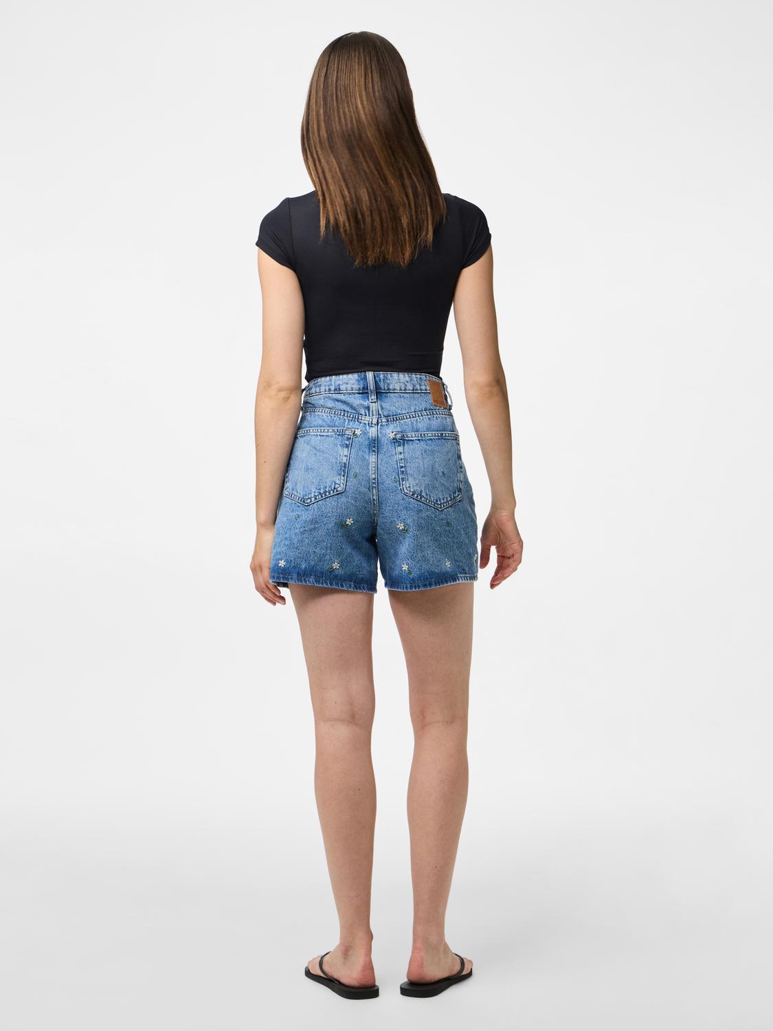 model_shot-back