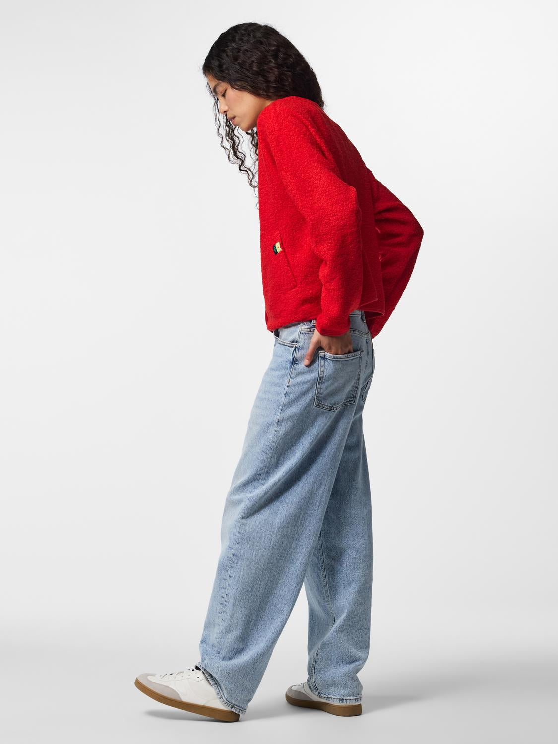 model_shot-back