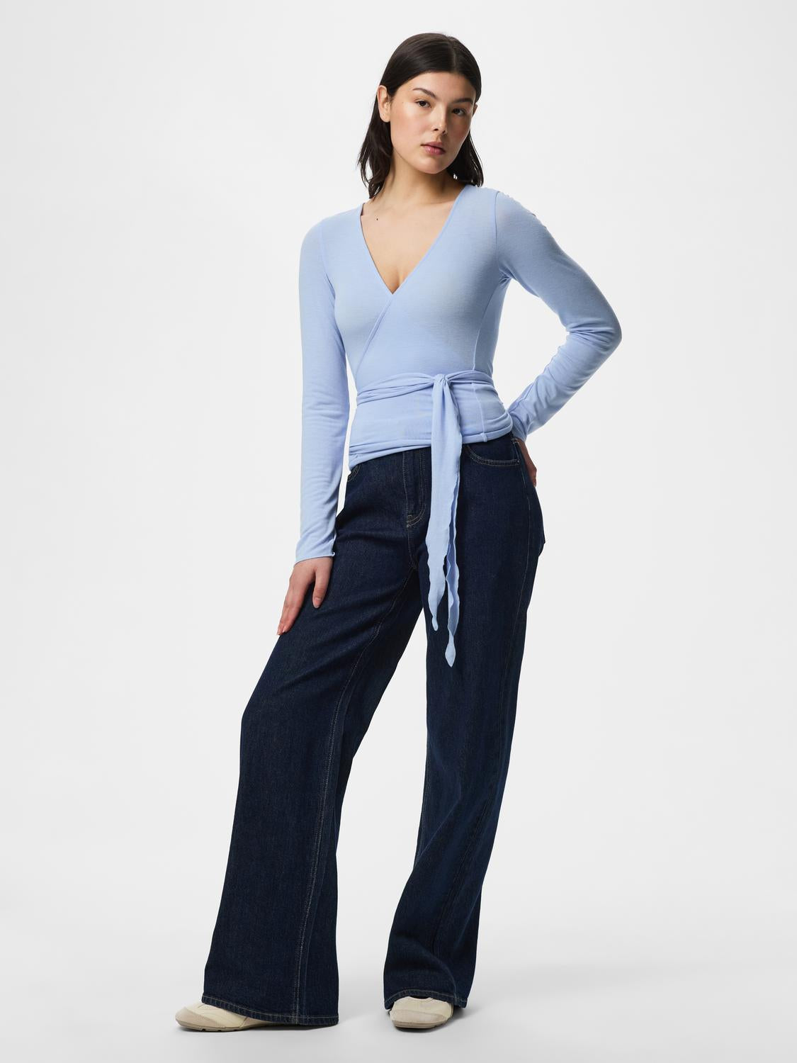 model_shot-front_full