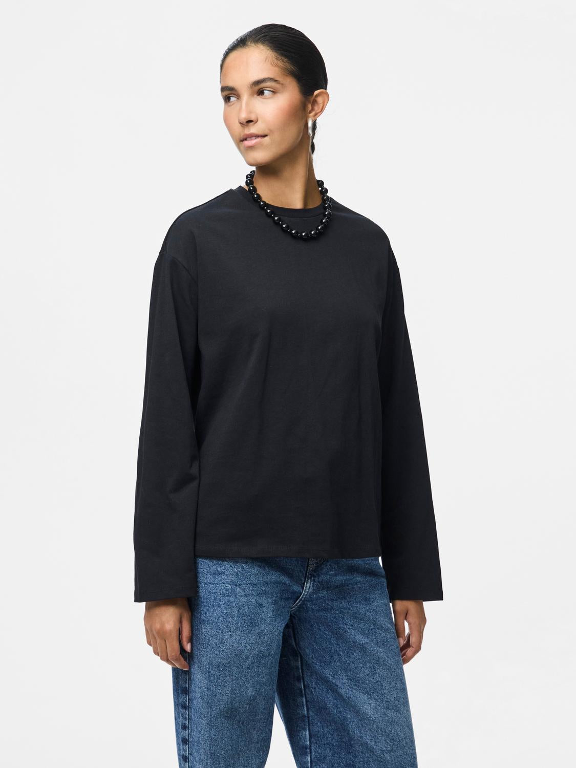 model_shot-front
