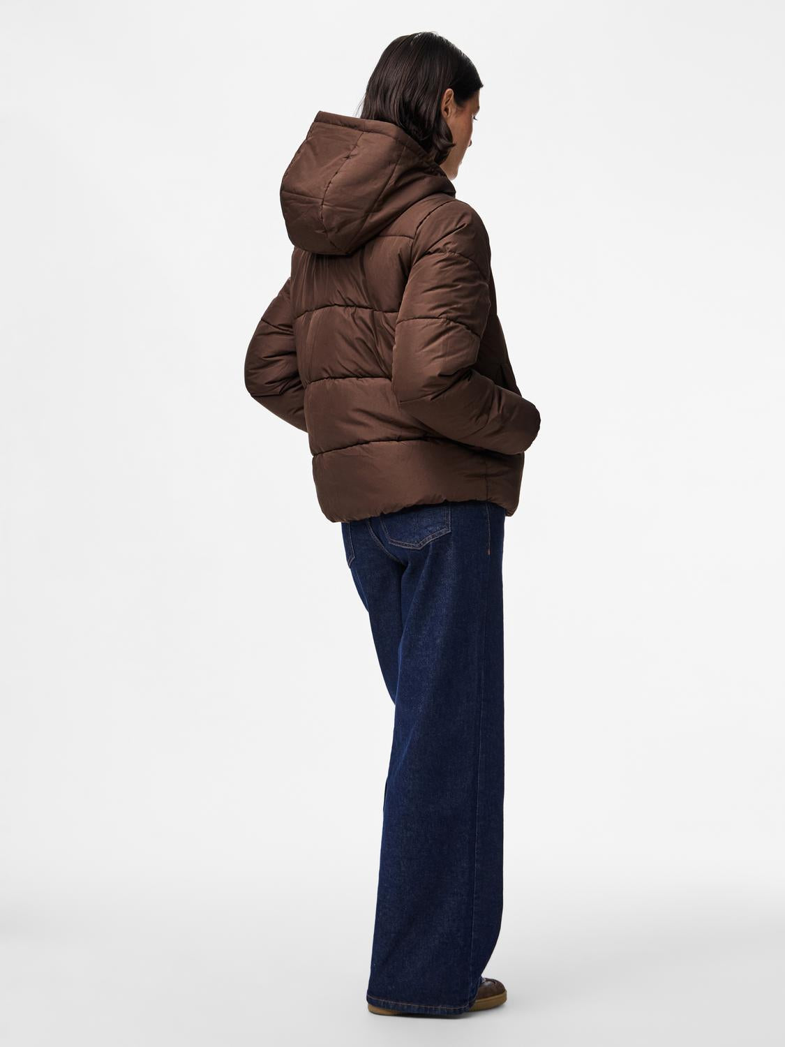 model_shot-back