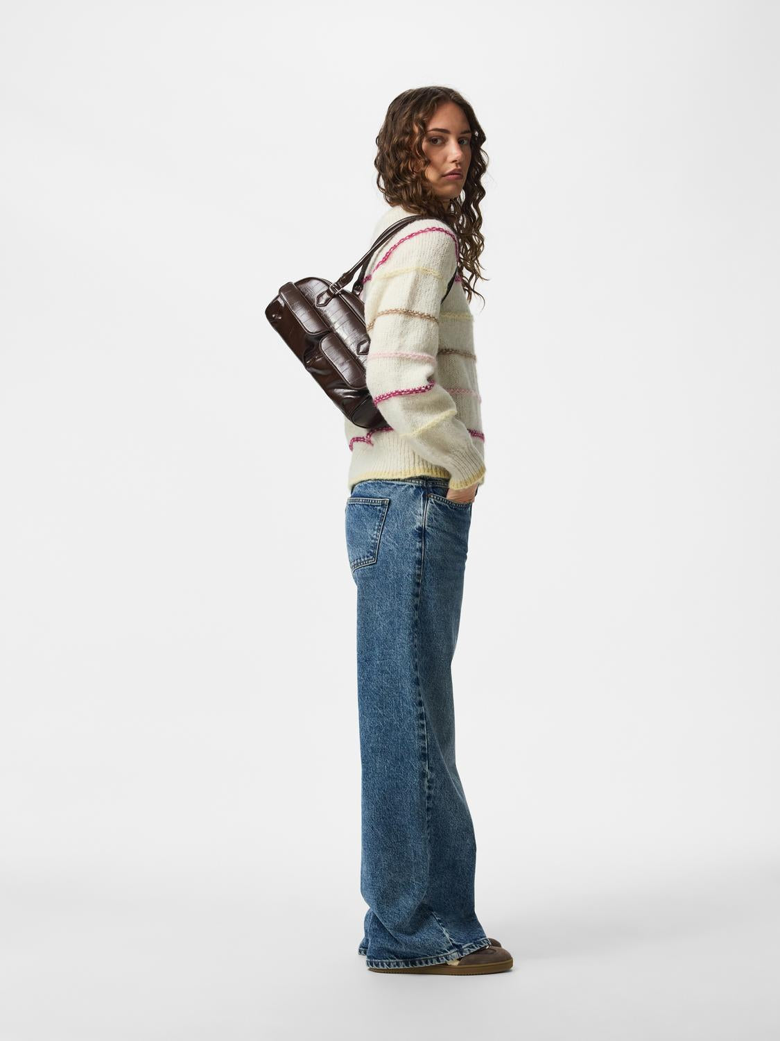 model_shot-creative
