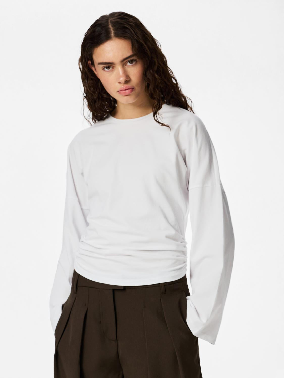 model_shot-front