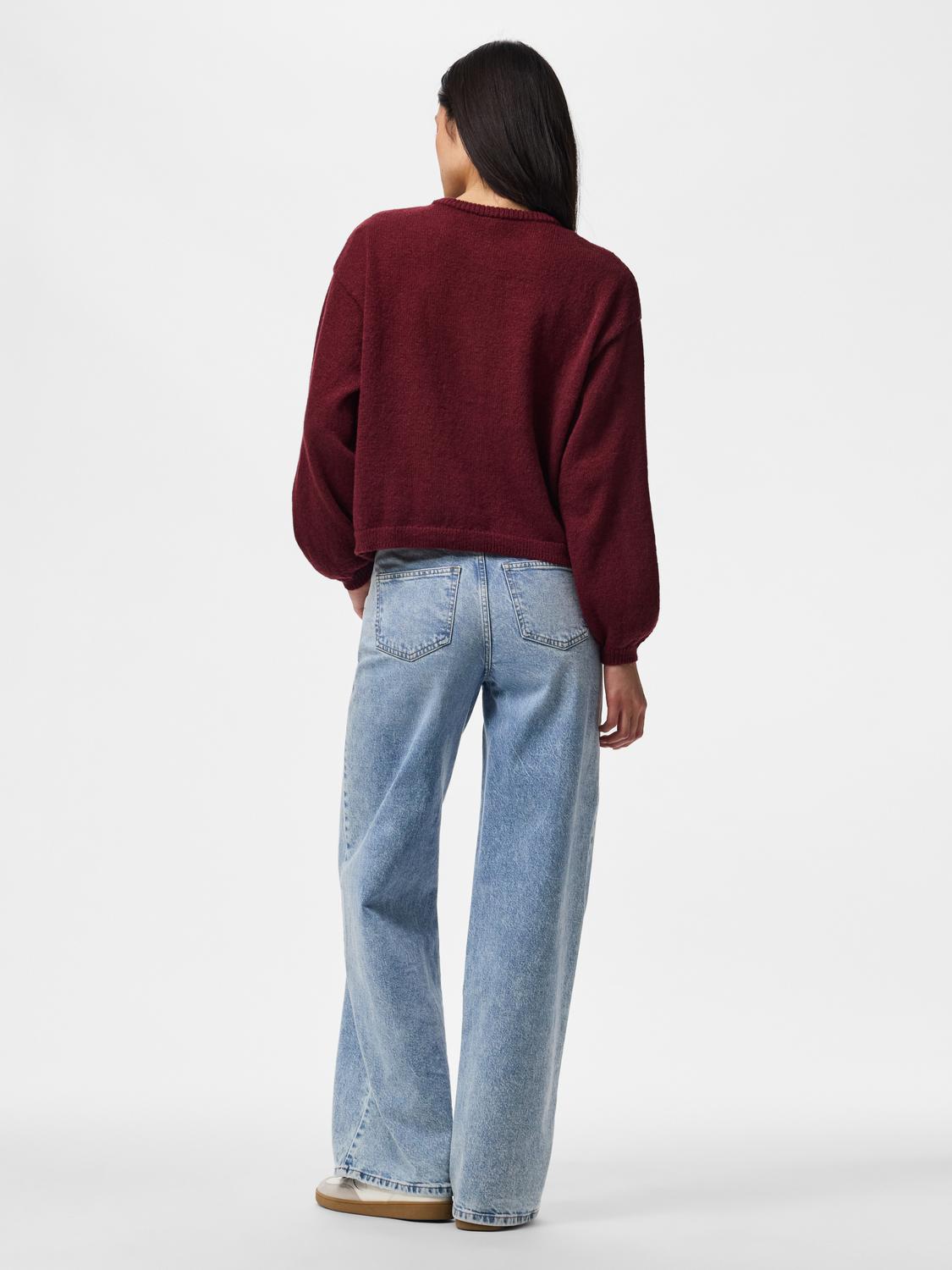 model_shot-back